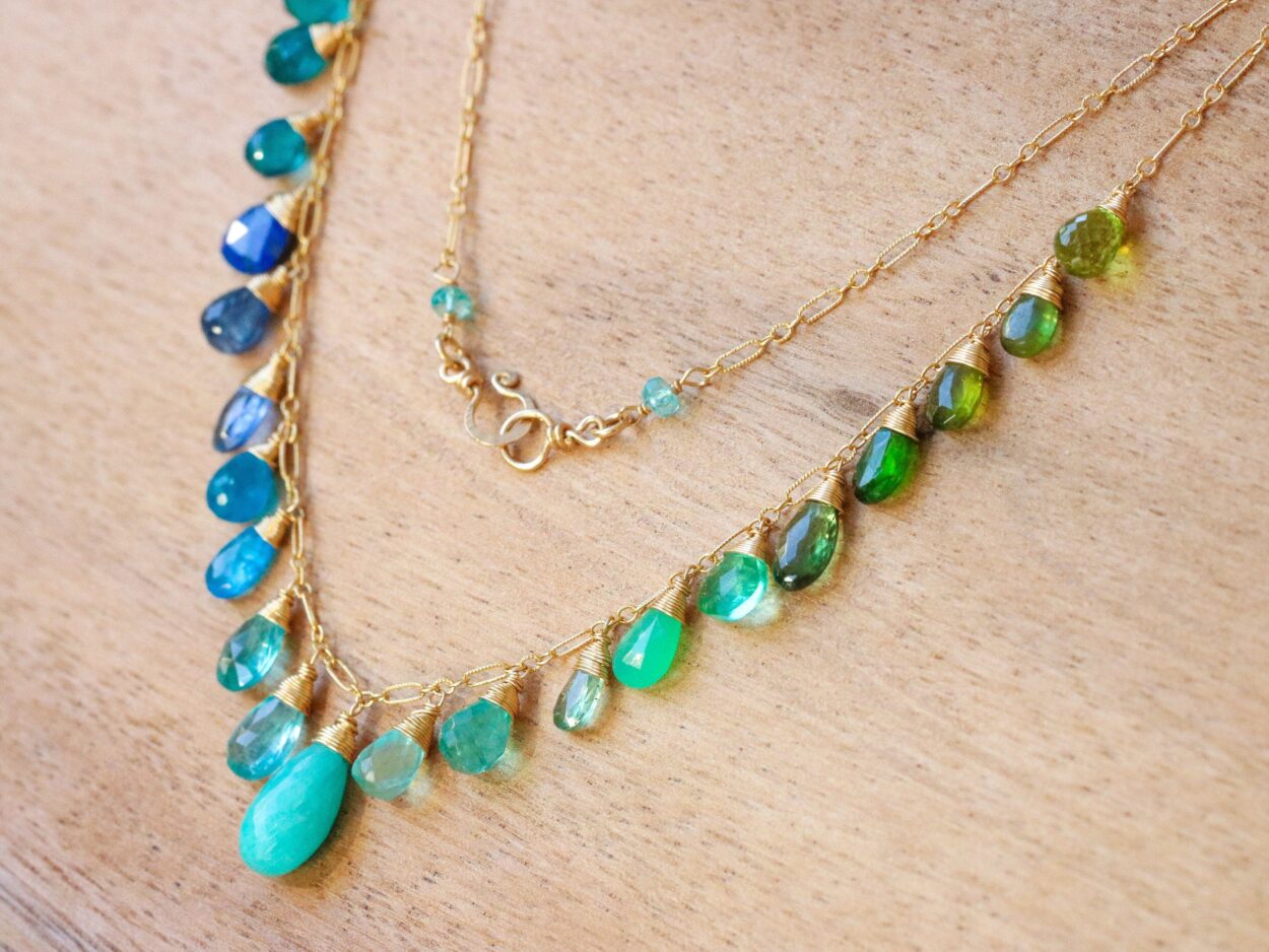 Gold Necklace with Emerald Green Stone – Kakao