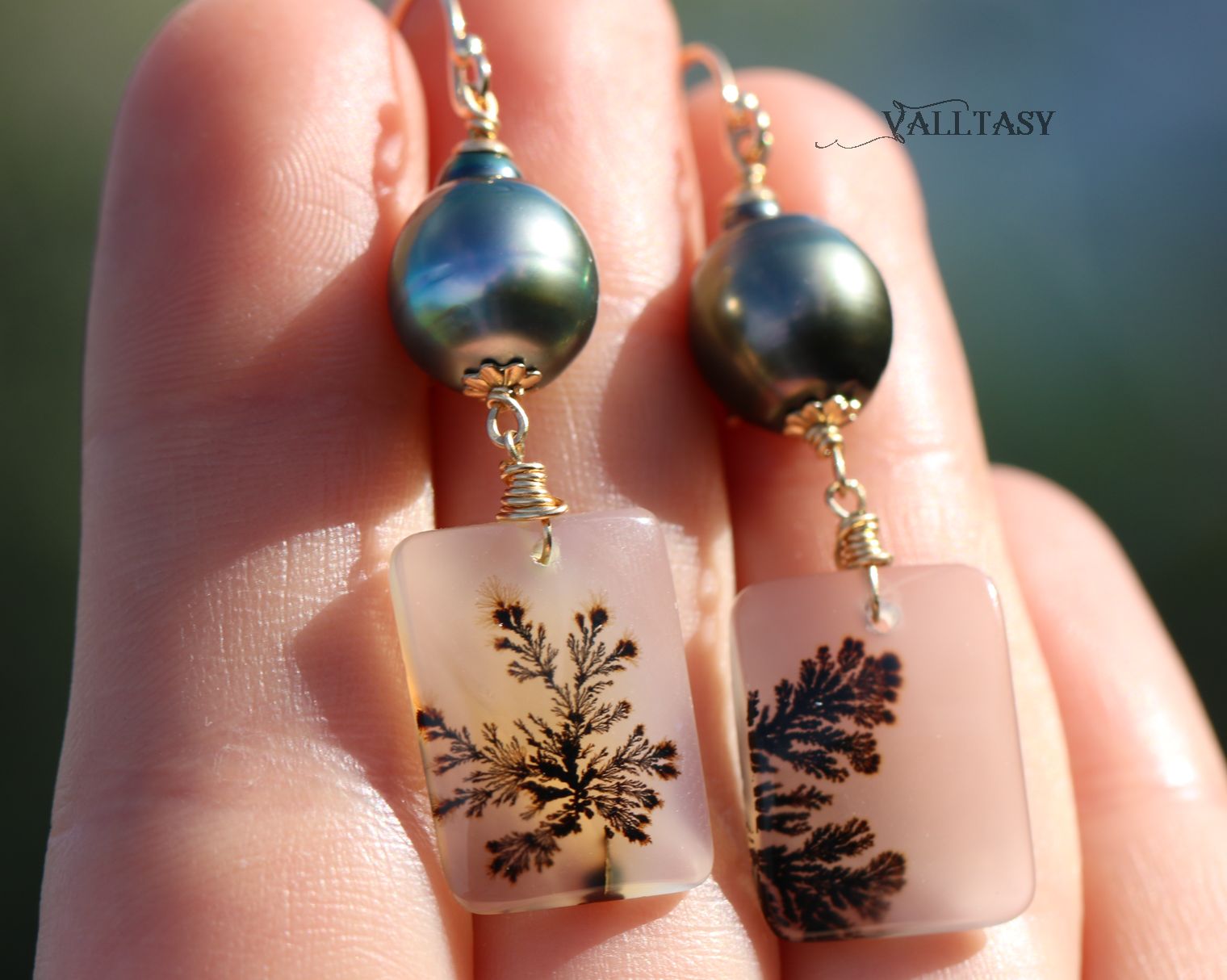 Tahitian-pearl-earrings