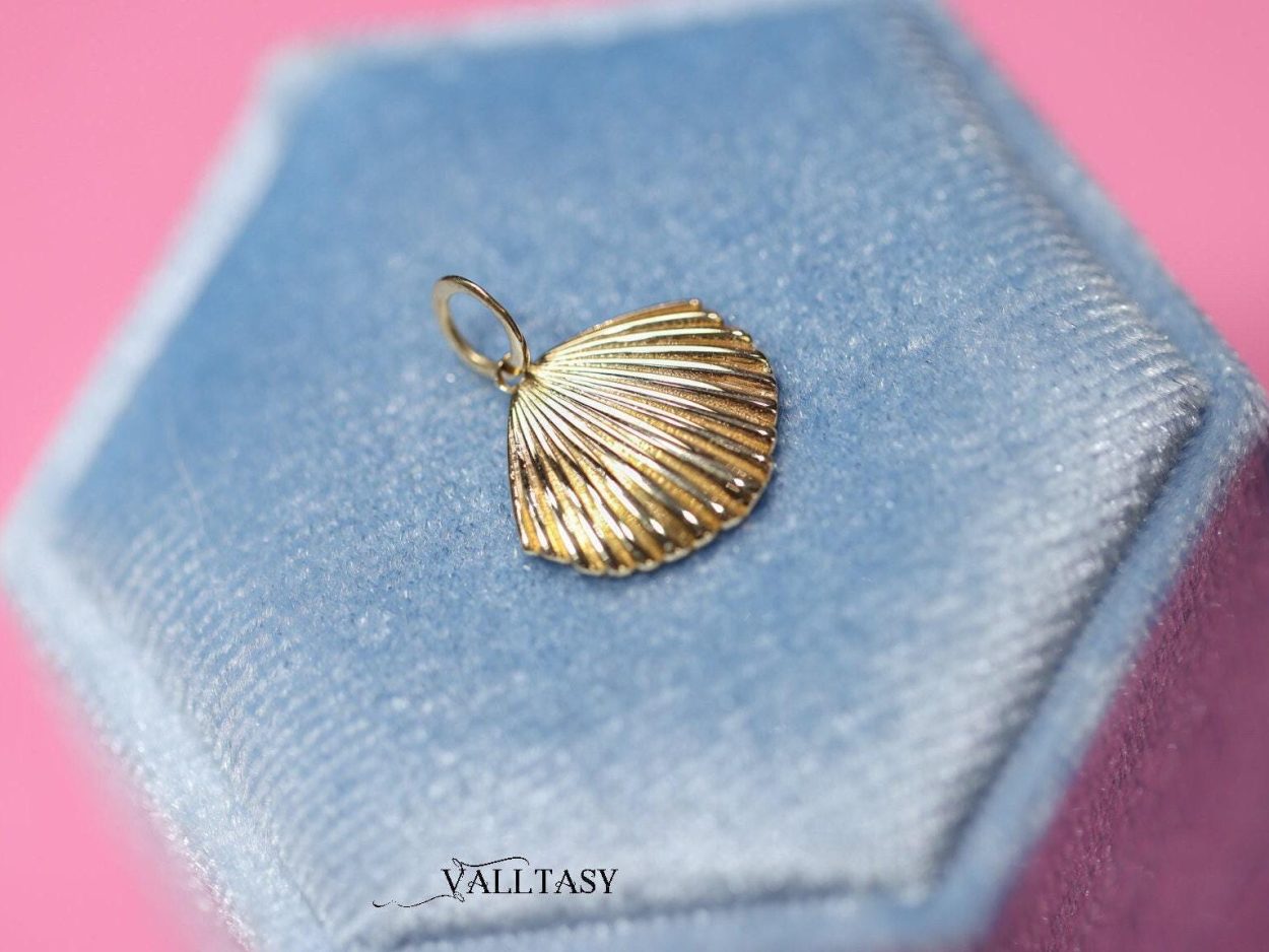 - Solid Gold 14K Sea Shell Charm